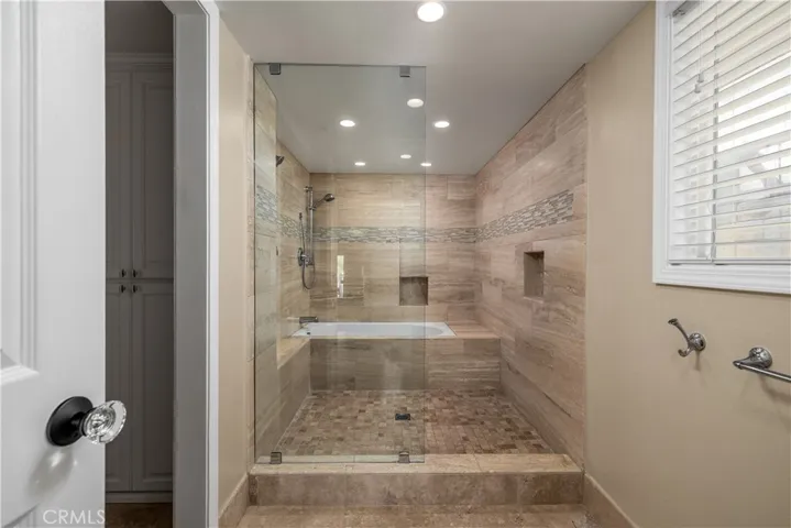 22280 Village Way Drive, Canyon Lake, California 92587
