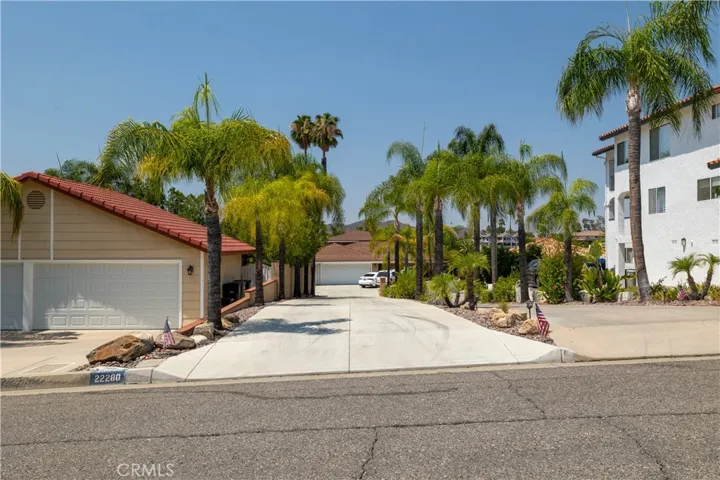 22280 Village Way Drive, Canyon Lake, California 92587