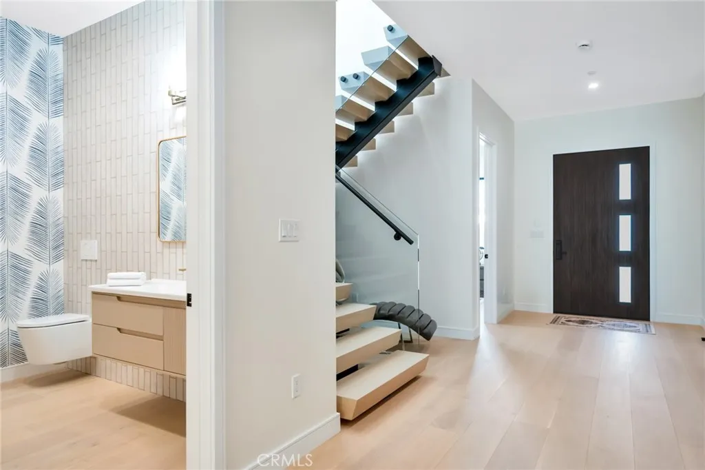 461 Nw Chabela Dr., Manhattan Beach, California 90266 home-pic-3