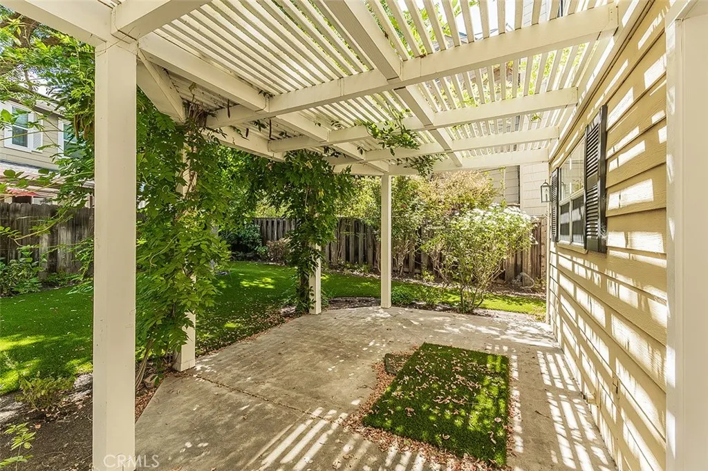 1094 E Monticello Circle, Fresno, California 93720 home-pic-42