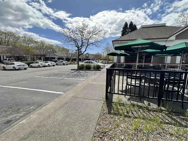 9000 Brooks Rd, Windsor, California 95492