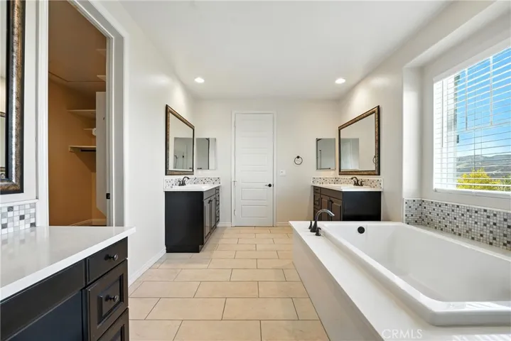 22390 Trailside Court, Saugus, California 91350