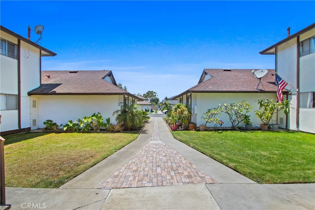 18702 Demion Lane, Huntington Beach, California 92646 home-pic-2