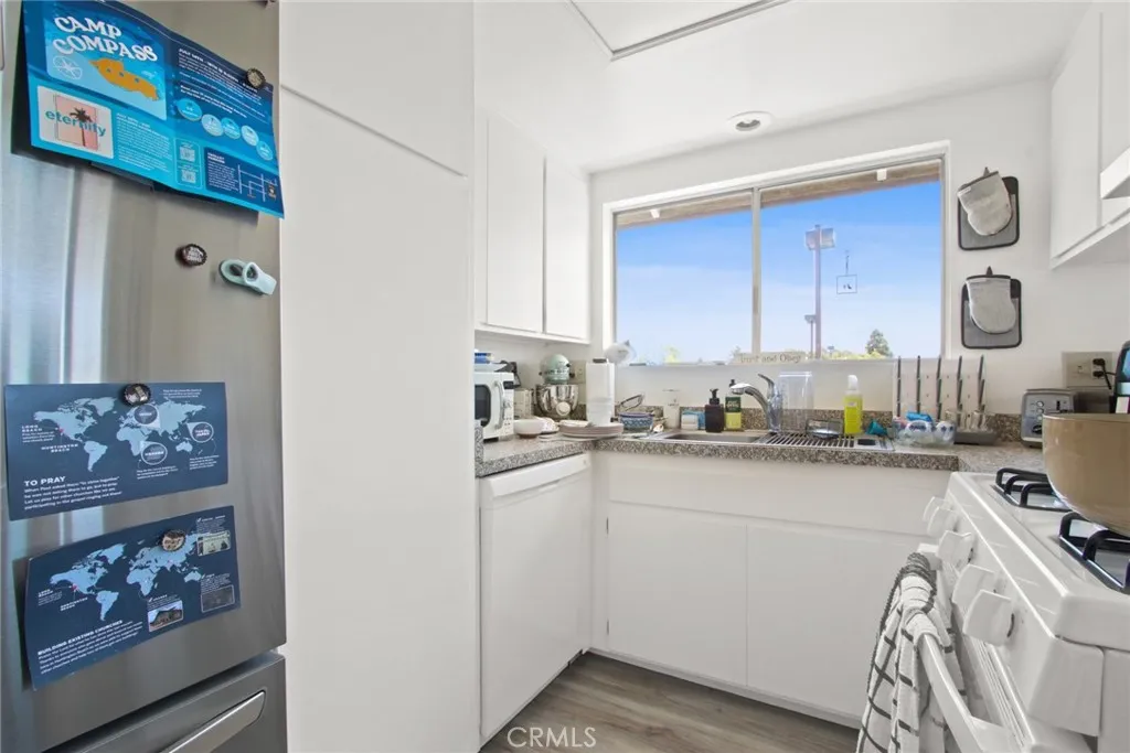 18702 Demion Lane, Huntington Beach, California 92646 home-pic-9