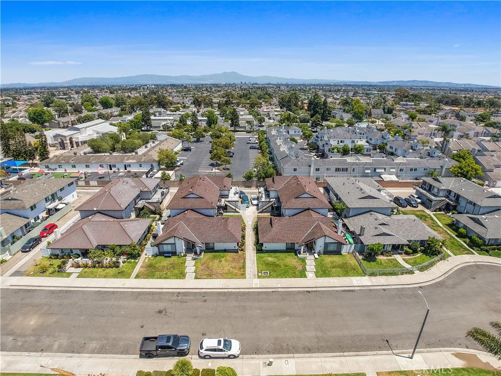 18702 Demion Lane, Huntington Beach, California 92646 home-pic-12