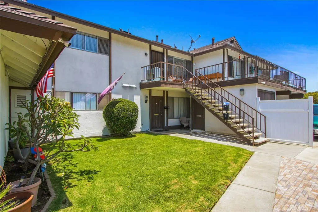 18702 Demion Lane, Huntington Beach, California 92646 home-pic-1
