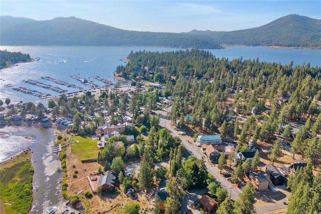 425 Castella Lane, Big Bear Lake, California 92315 home-pic-2