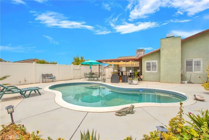 15545 Dale Evans, Apple Valley, California 92307
