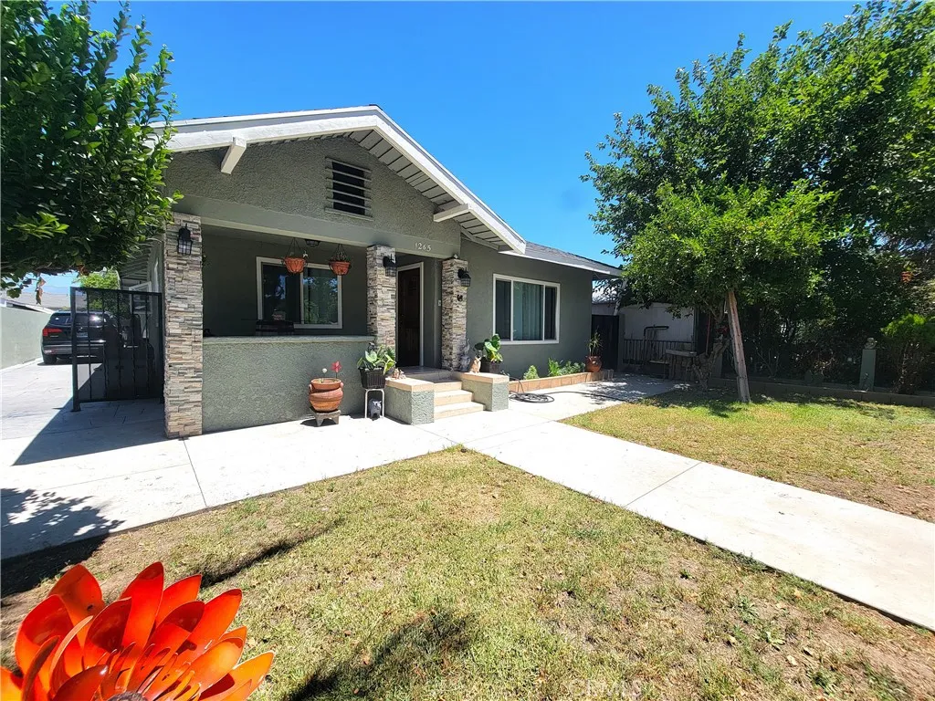 1265 W Mission Boulevard, Pomona, California 91766 home-pic-1