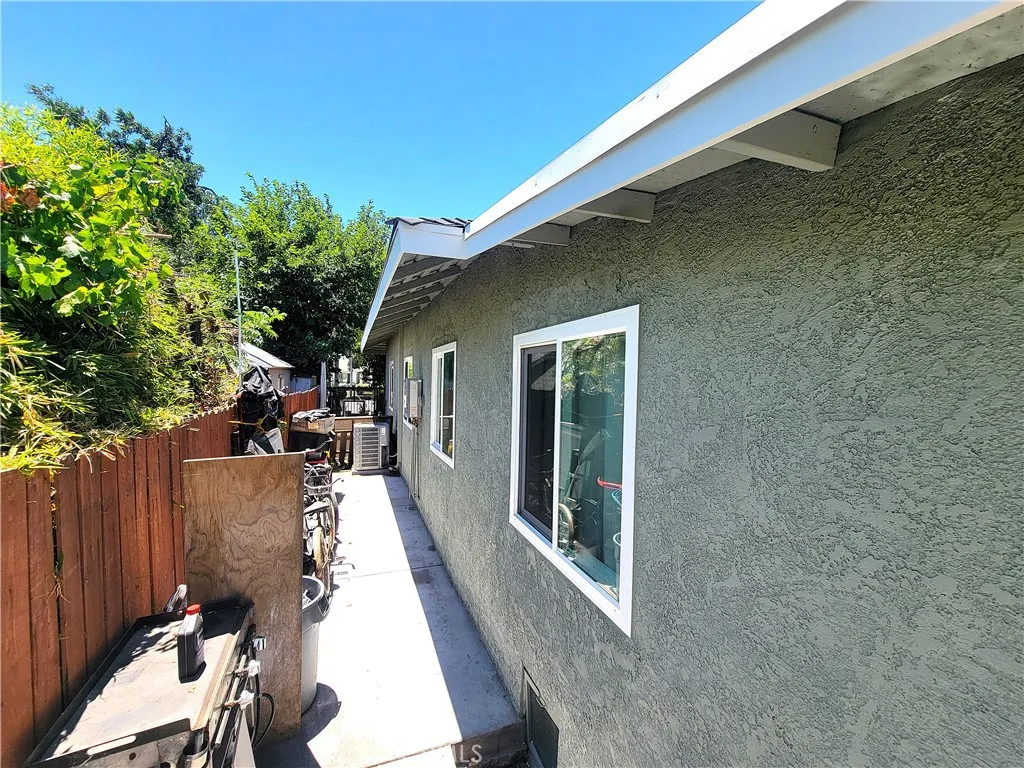 1265 W Mission Boulevard, Pomona, California 91766 home-pic-23
