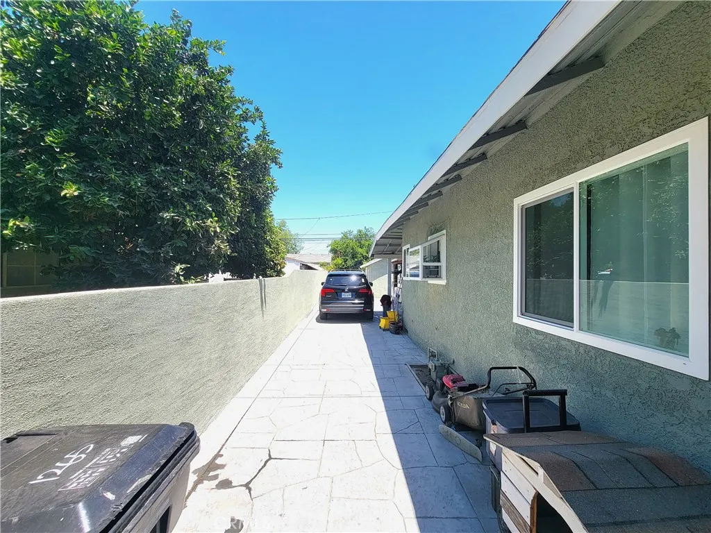 1265 W Mission Boulevard, Pomona, California 91766 home-pic-3