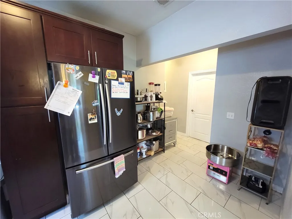 1265 W Mission Boulevard, Pomona, California 91766 home-pic-11