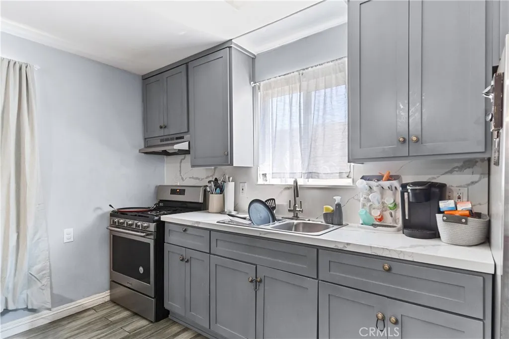 1142 E Century Boulevard, Los Angeles, California 90002 home-pic-11