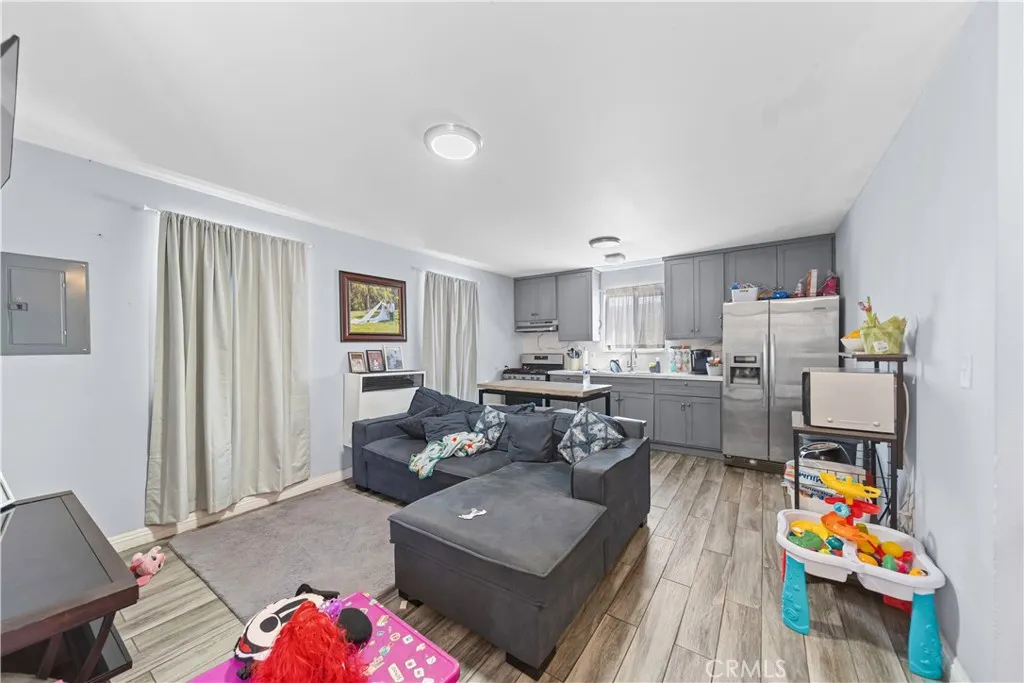 1142 E Century Boulevard, Los Angeles, California 90002 home-pic-9