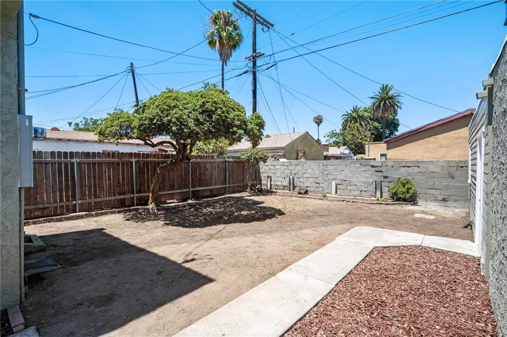 637 W 105th Street, Los Angeles, California 90044 home-pic-20