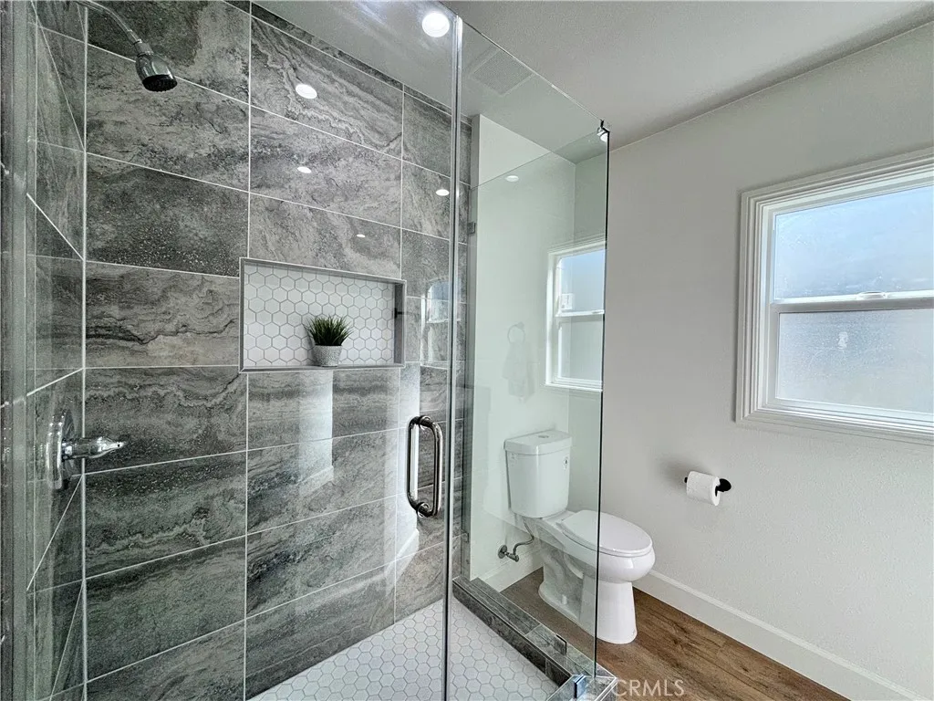 637 W 105th Street, Los Angeles, California 90044 home-pic-8