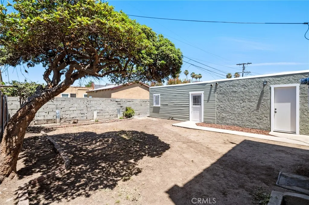 637 W 105th Street, Los Angeles, California 90044 home-pic-21