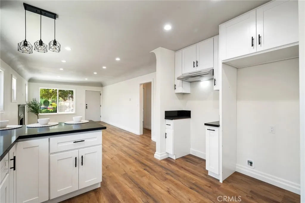 637 W 105th Street, Los Angeles, California 90044 home-pic-4