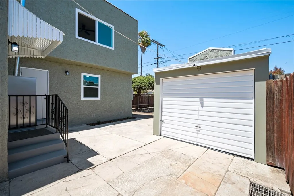 637 W 105th Street, Los Angeles, California 90044 home-pic-19