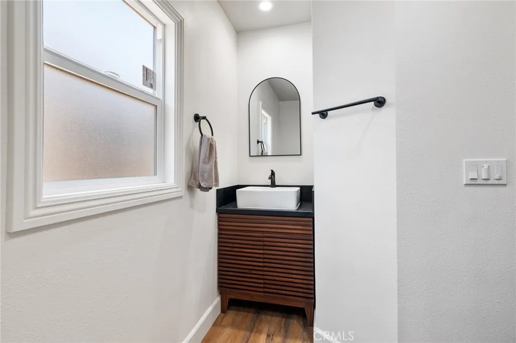 637 W 105th Street, Los Angeles, California 90044 home-pic-9