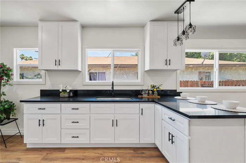 637 W 105th Street, Los Angeles, California 90044 home-pic-0