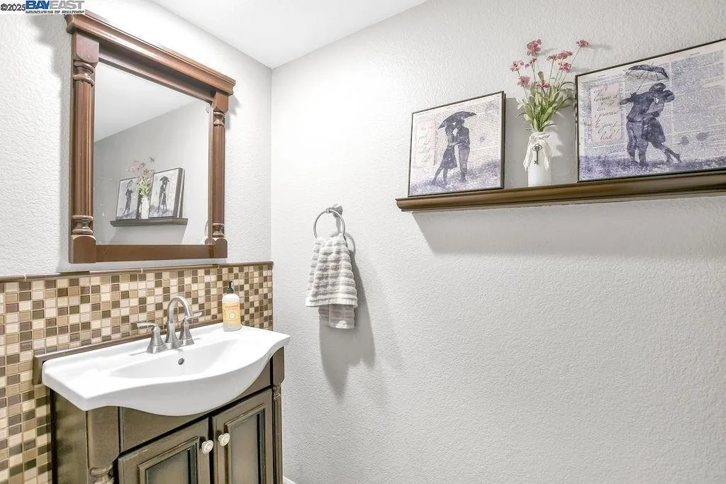 675 Merritt Ct, Discovery Bay, California 94505 home-pic-15