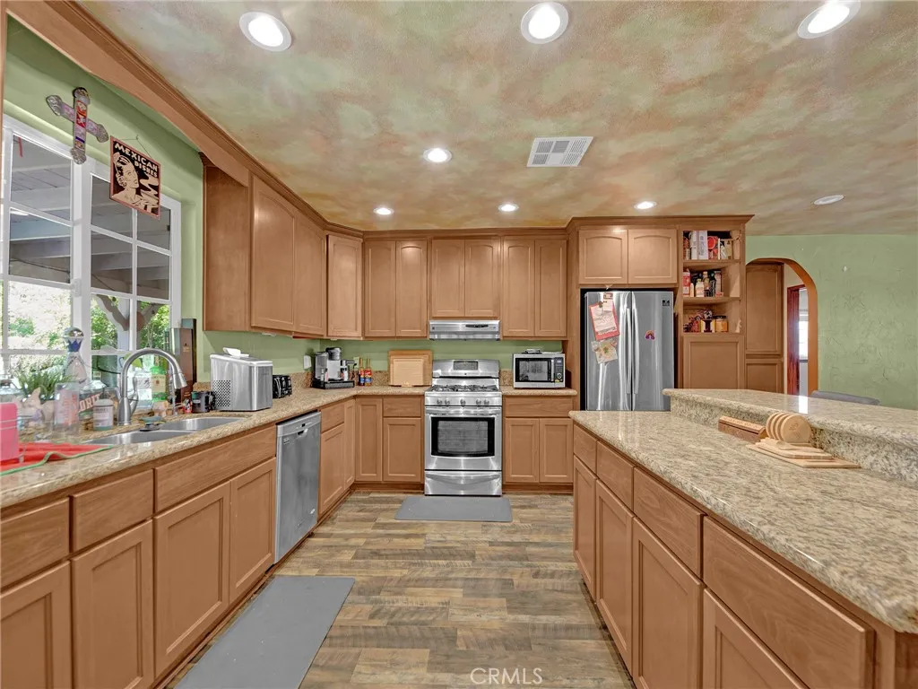 44021 Fenner Avenue, Lancaster, California 93536 home-pic-9