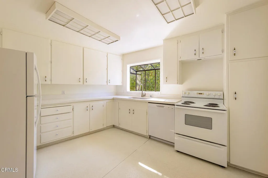 212 Foothill Road, Ojai, California 93023 home-pic-10