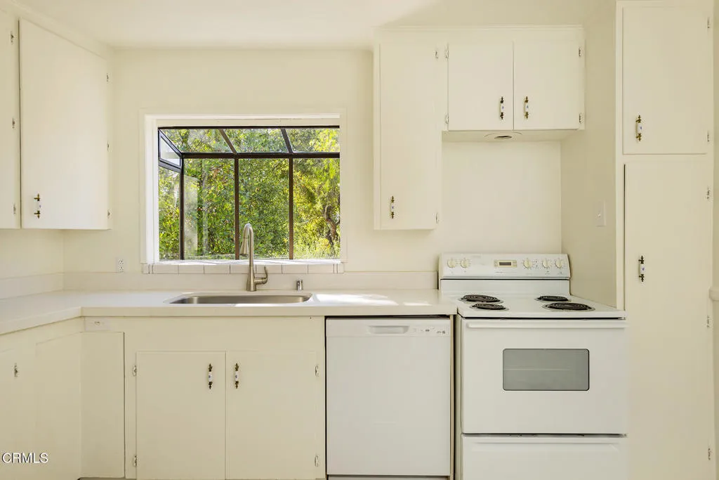 212 Foothill Road, Ojai, California 93023 home-pic-11