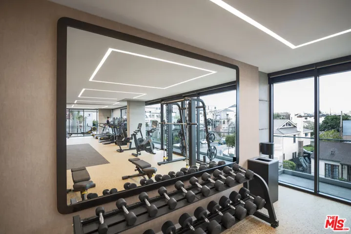 3688 Overland Avenue 722, Los Angeles, California 90034