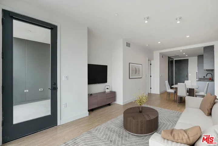 3688 Overland Avenue 722, Los Angeles, California 90034