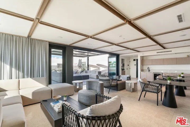 3688 Overland Avenue 722, Los Angeles, California 90034