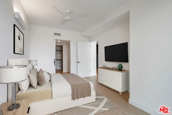 3688 Overland Avenue 722, Los Angeles, California 90034