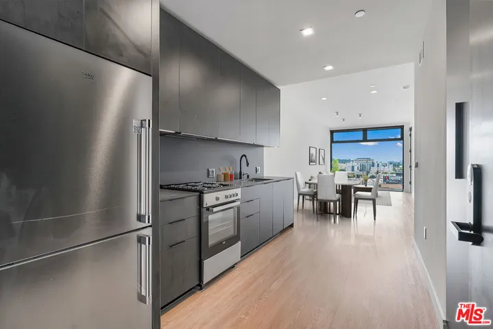 3688 Overland Avenue 722, Los Angeles, California 90034