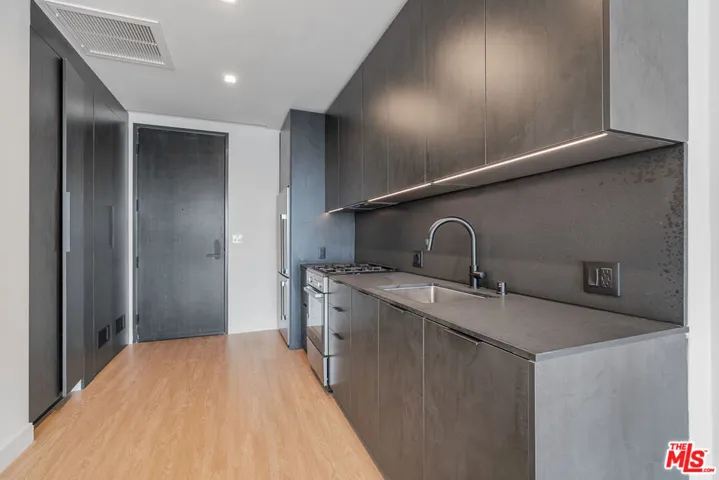 3688 Overland Avenue 722, Los Angeles, California 90034