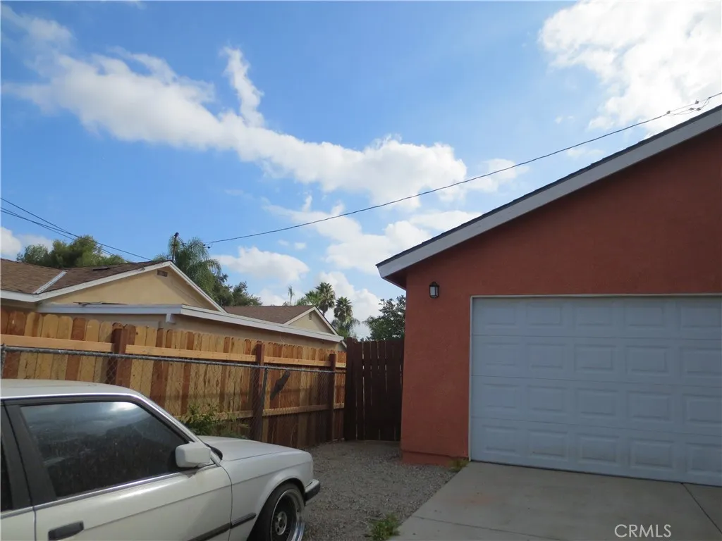 5855 Challen Avenue, Riverside, California 92503 home-pic-3