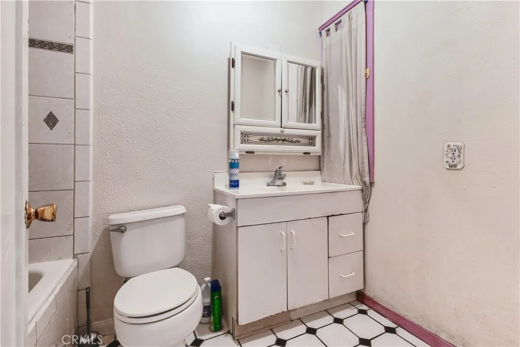 406 N Rampart Boulevard, Los Angeles, California 90026 home-pic-11
