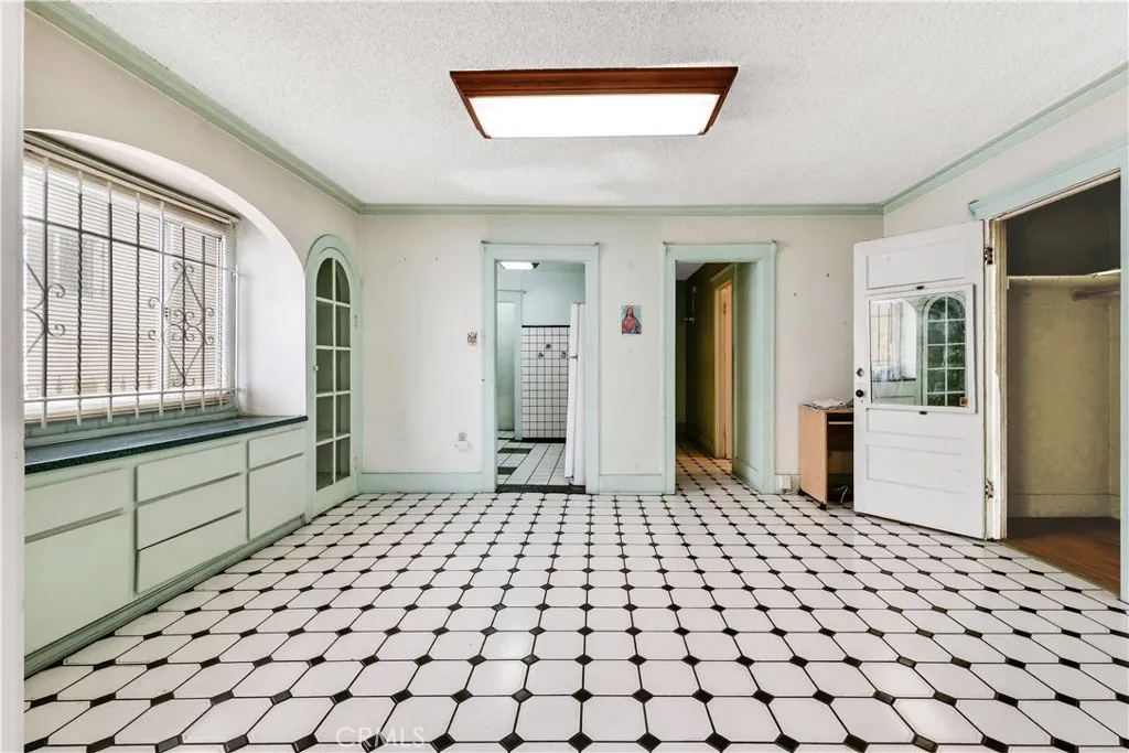 406 N Rampart Boulevard, Los Angeles, California 90026 home-pic-6