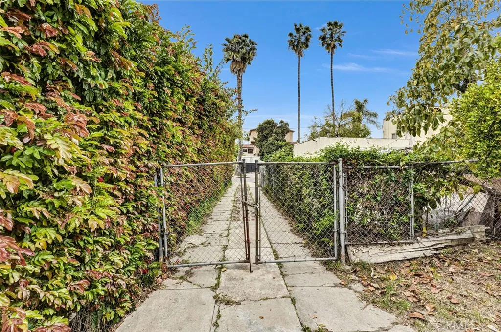 406 N Rampart Boulevard, Los Angeles, California 90026 home-pic-32