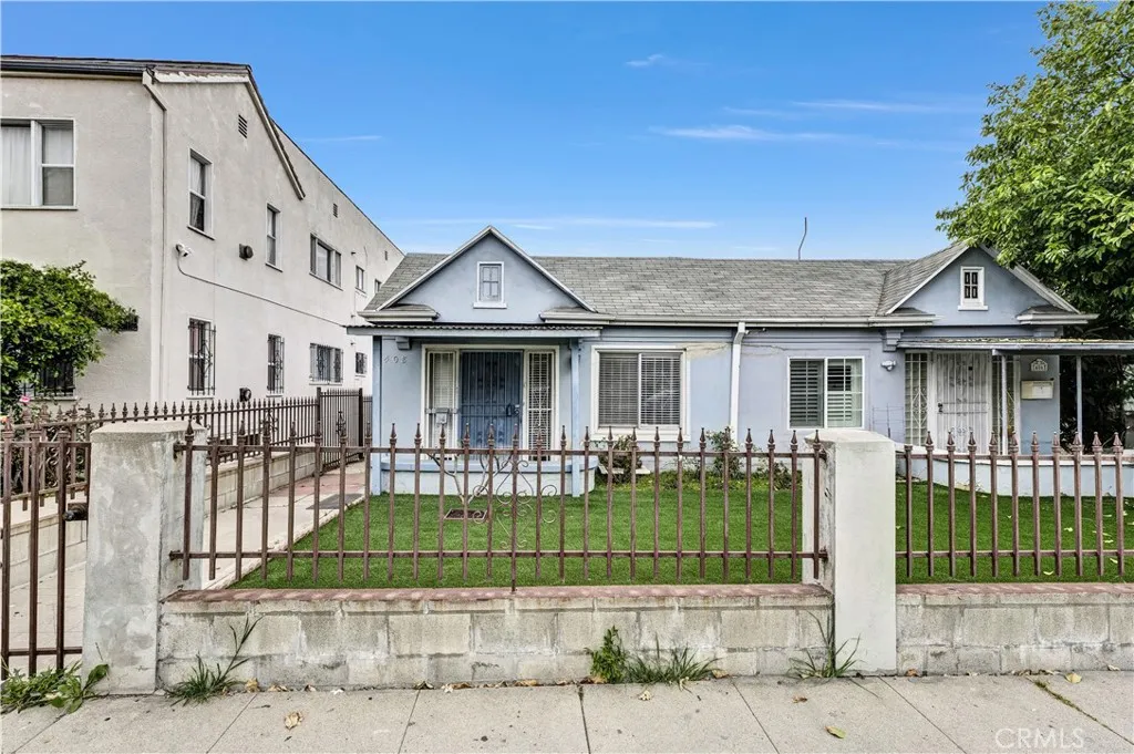 406 N Rampart Boulevard, Los Angeles, California 90026 home-pic-1