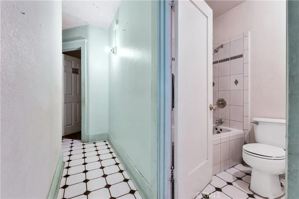 406 N Rampart Boulevard, Los Angeles, California 90026 home-pic-10