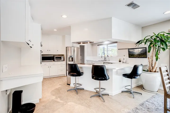10034 La Canada Way, Shadow Hills, California 91040
