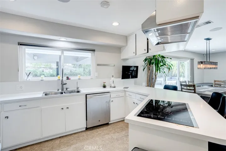 10034 La Canada Way, Shadow Hills, California 91040