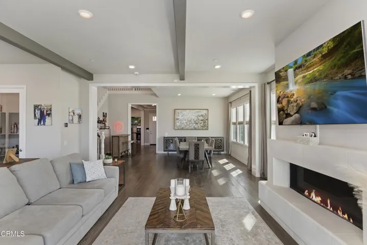 017_Living and Dining