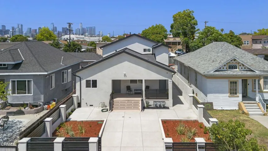 731 E 33rd Street, Los Angeles, California 90011, 8 Bedrooms Bedrooms, ,5 BathroomsBathrooms,Residential,For Sale,33rd,V1-31210