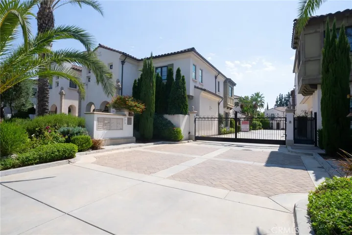 586 S 2nd Avenue B, Arcadia, California 91006, 3 Bedrooms Bedrooms, ,4 BathroomsBathrooms,Residential,For Sale,2nd,WS25161788