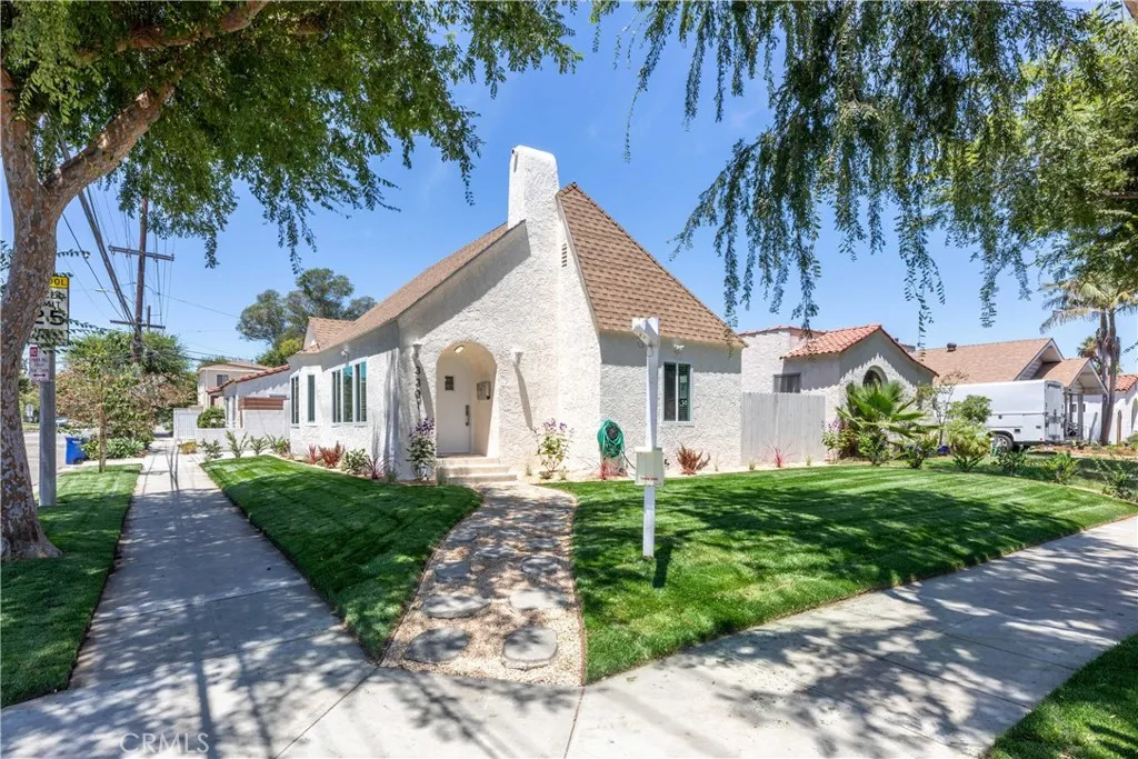 3301 Falcon Avenue, Signal Hill, California 90755 home-pic-0