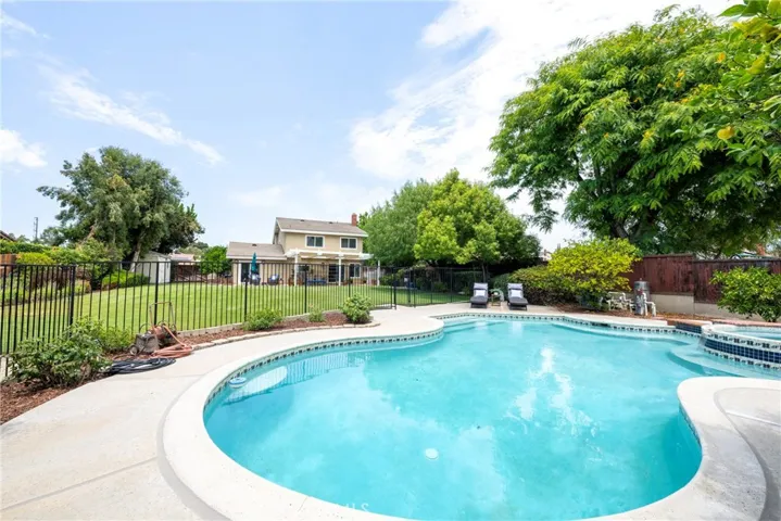 17622 La Entrada Drive, Yorba Linda, California 92886