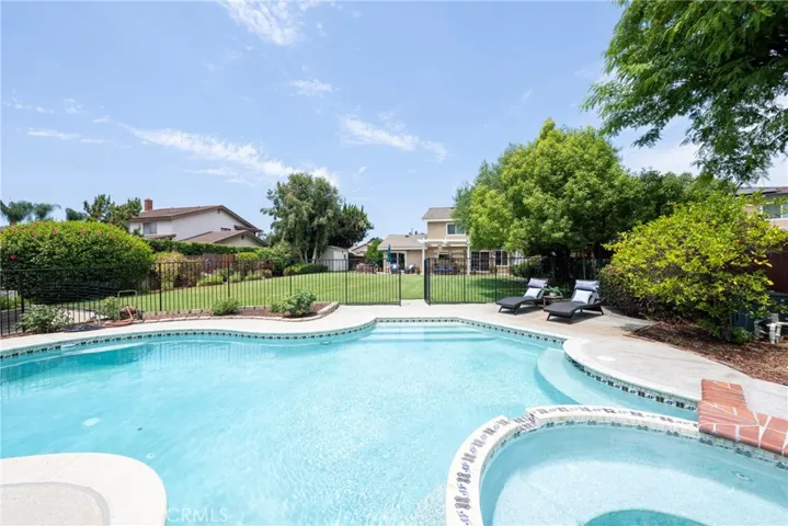 17622 La Entrada Drive, Yorba Linda, California 92886