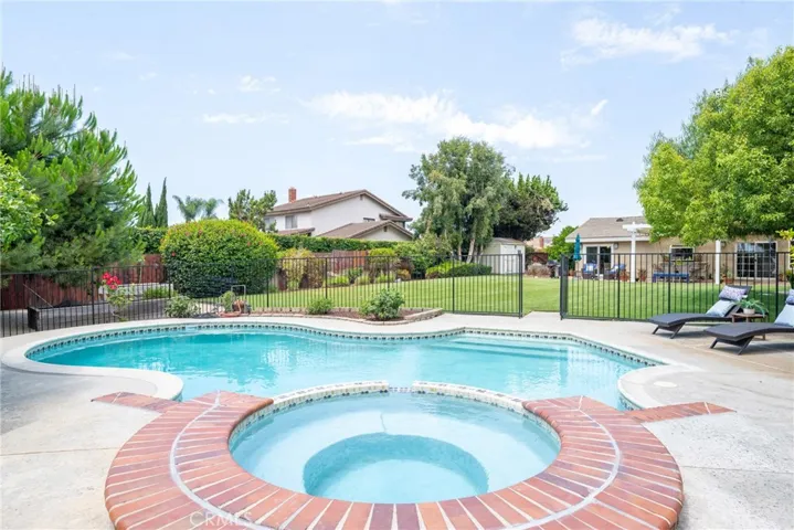 17622 La Entrada Drive, Yorba Linda, California 92886